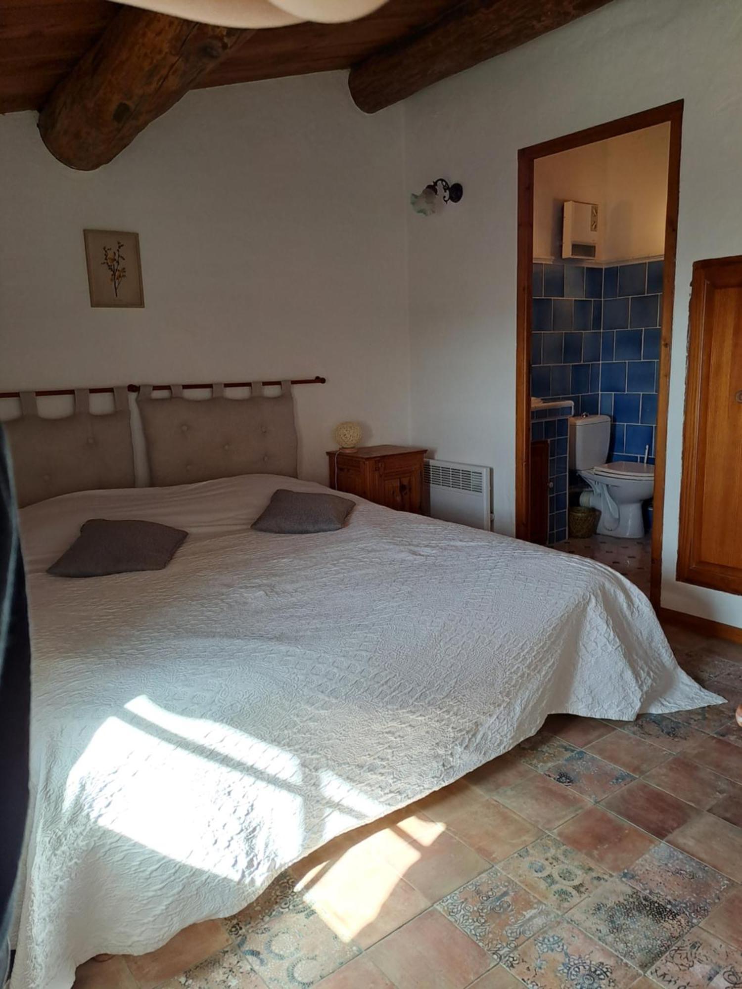 Les Roses Tremieres Bed & Breakfast Bargème Exterior foto