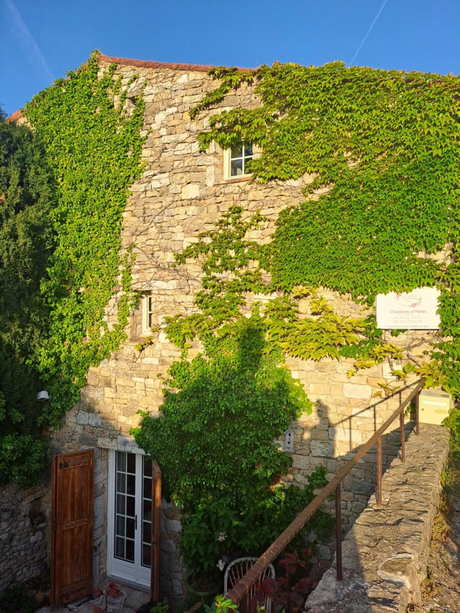 Les Roses Tremieres Bed & Breakfast Bargème Exterior foto