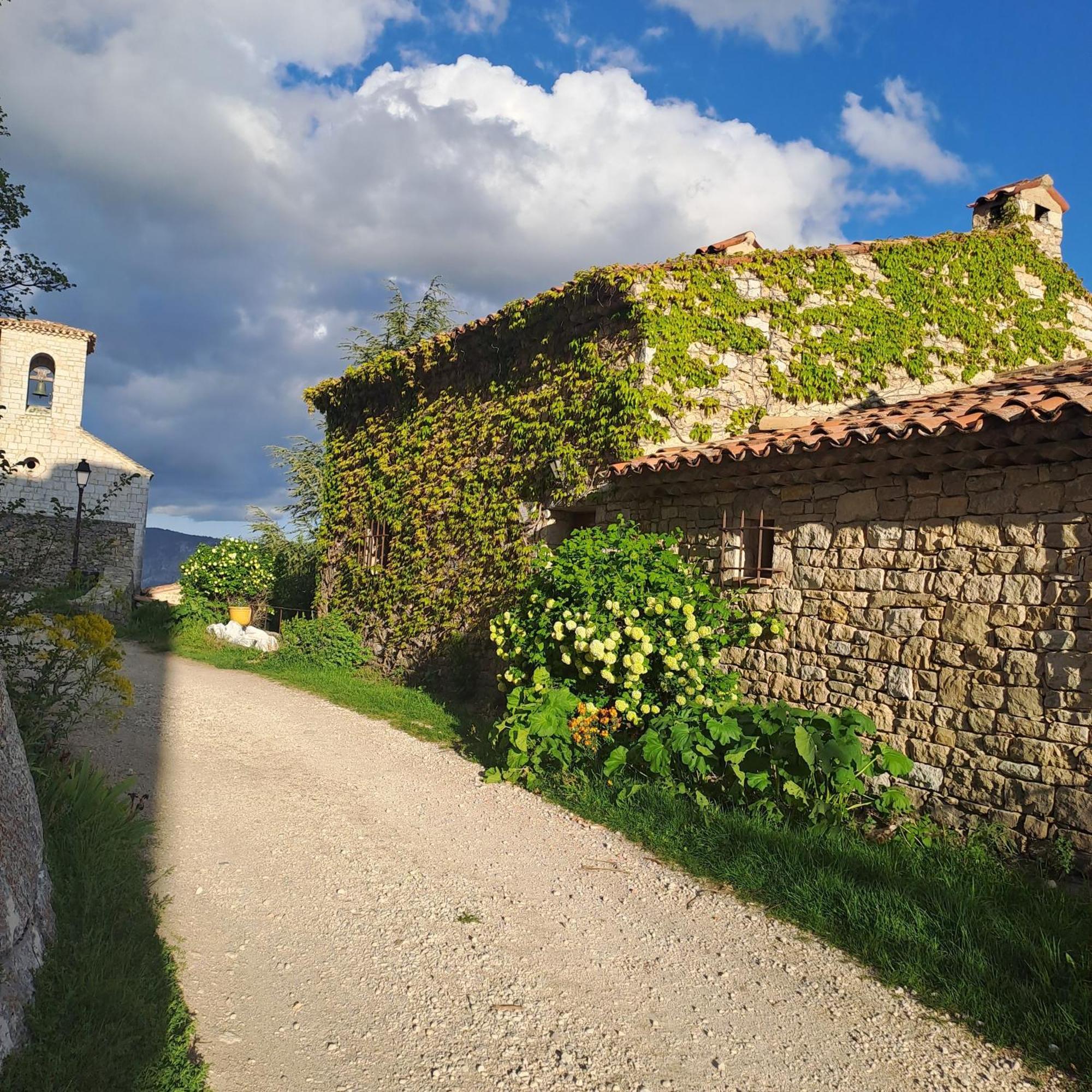 Les Roses Tremieres Bed & Breakfast Bargème Exterior foto